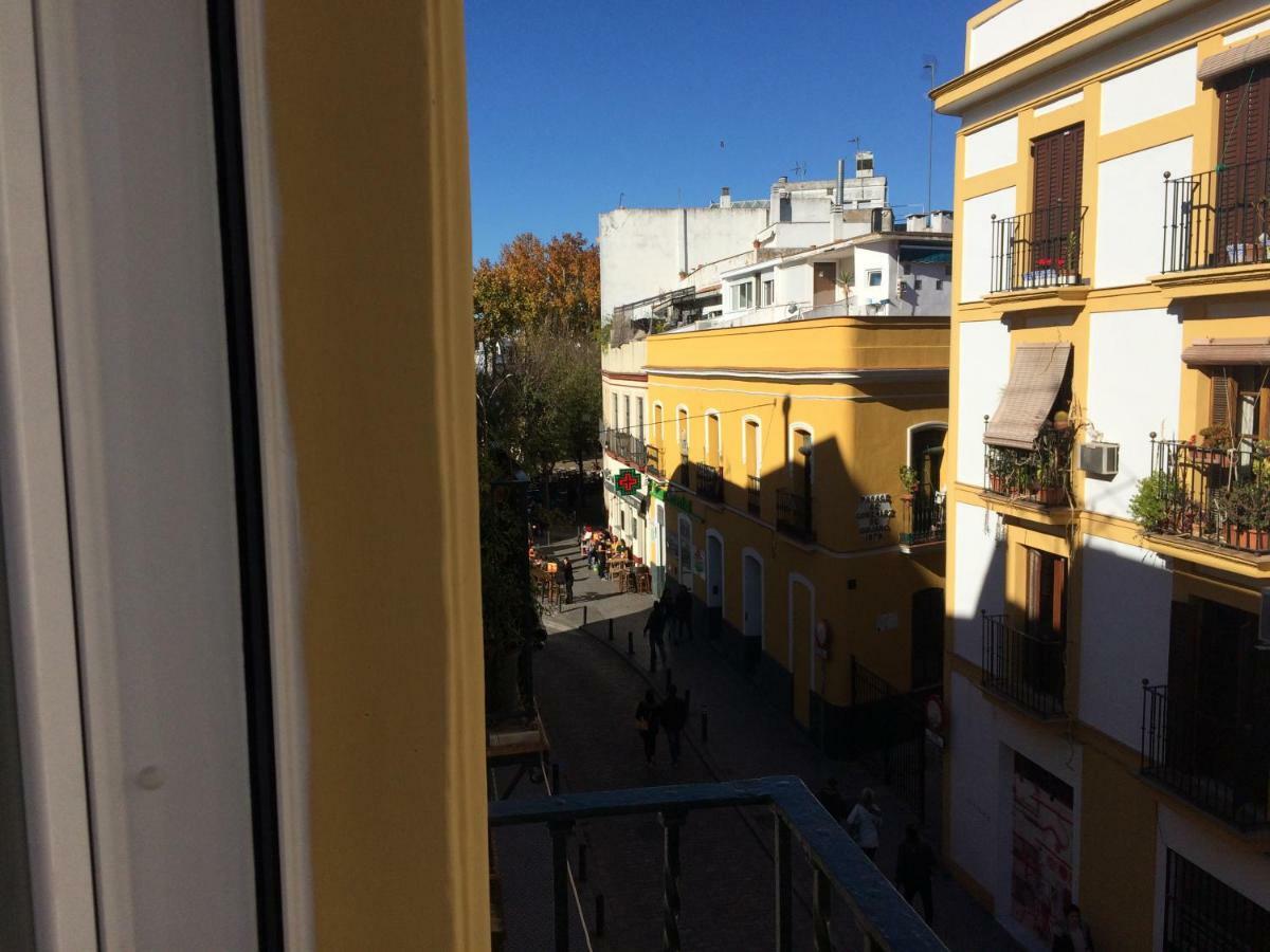 Peris Mencheta Apartment Sevilla Bagian luar foto