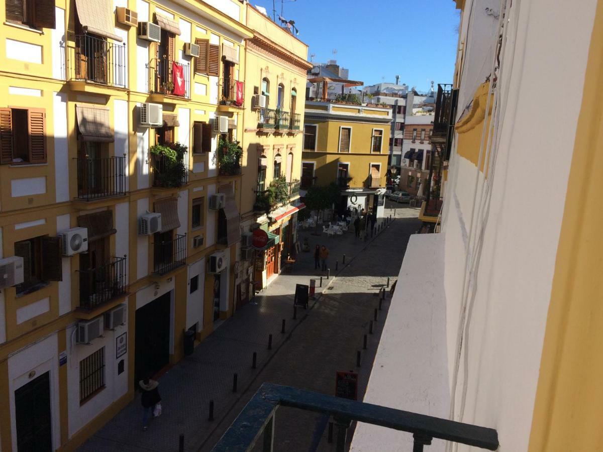 Peris Mencheta Apartment Sevilla Bagian luar foto
