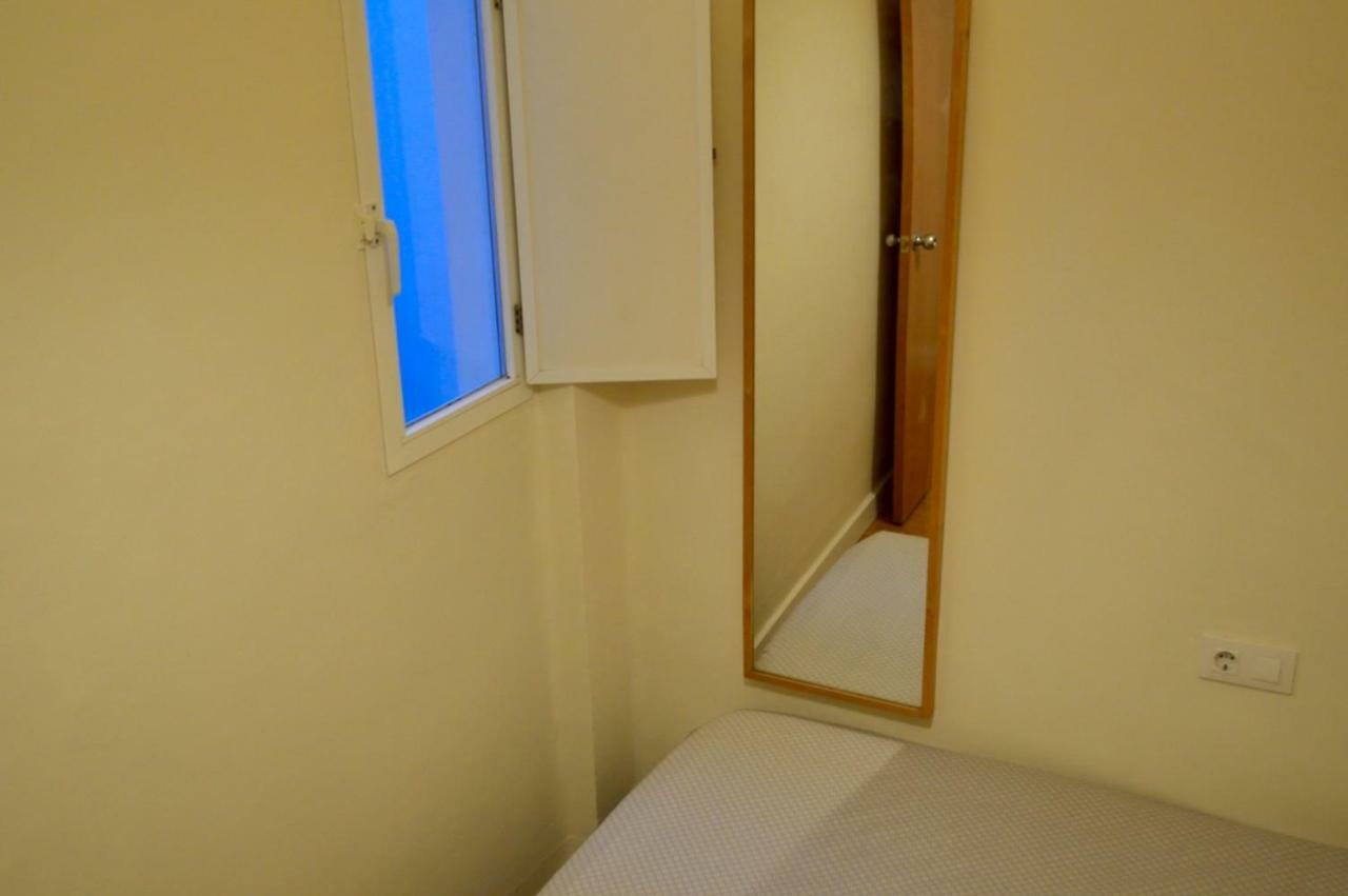 Peris Mencheta Apartment Sevilla Bagian luar foto