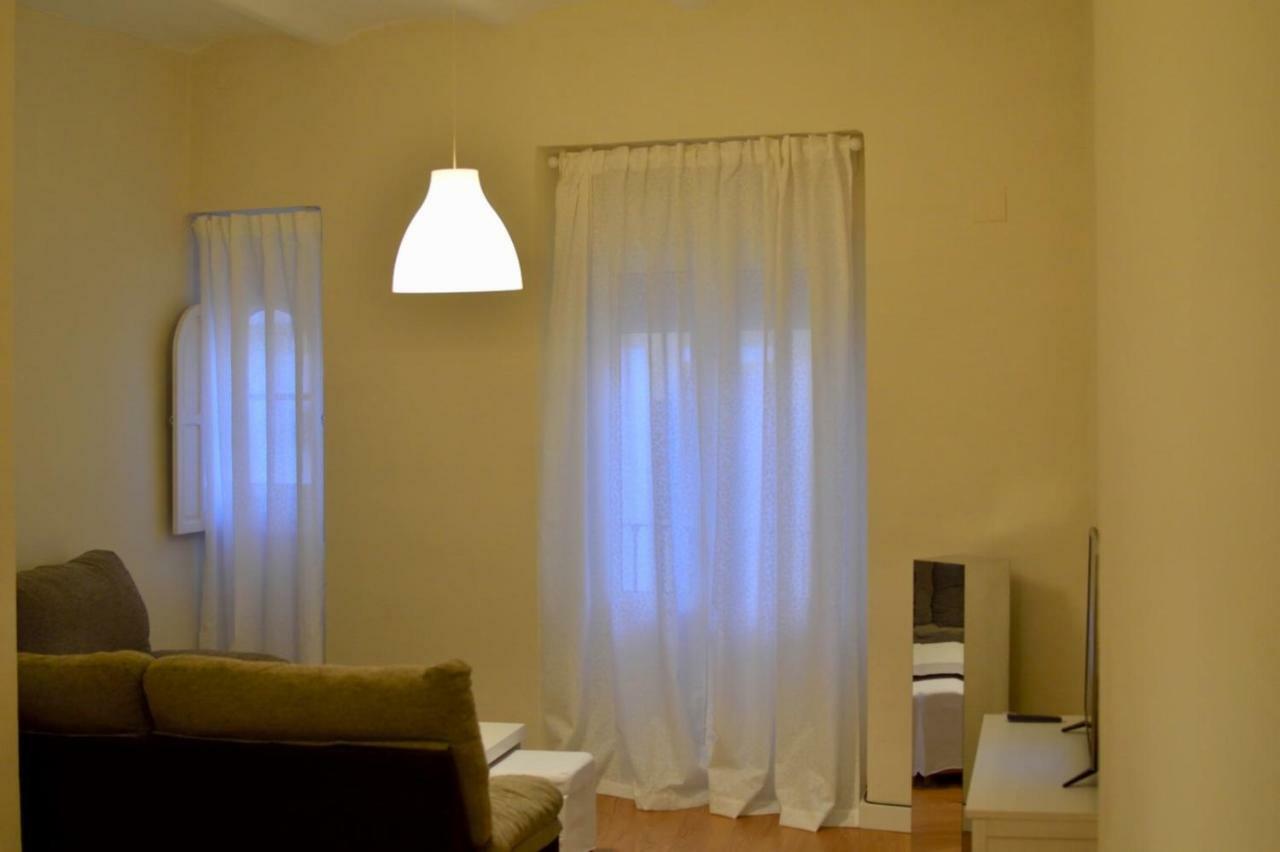 Peris Mencheta Apartment Sevilla Bagian luar foto